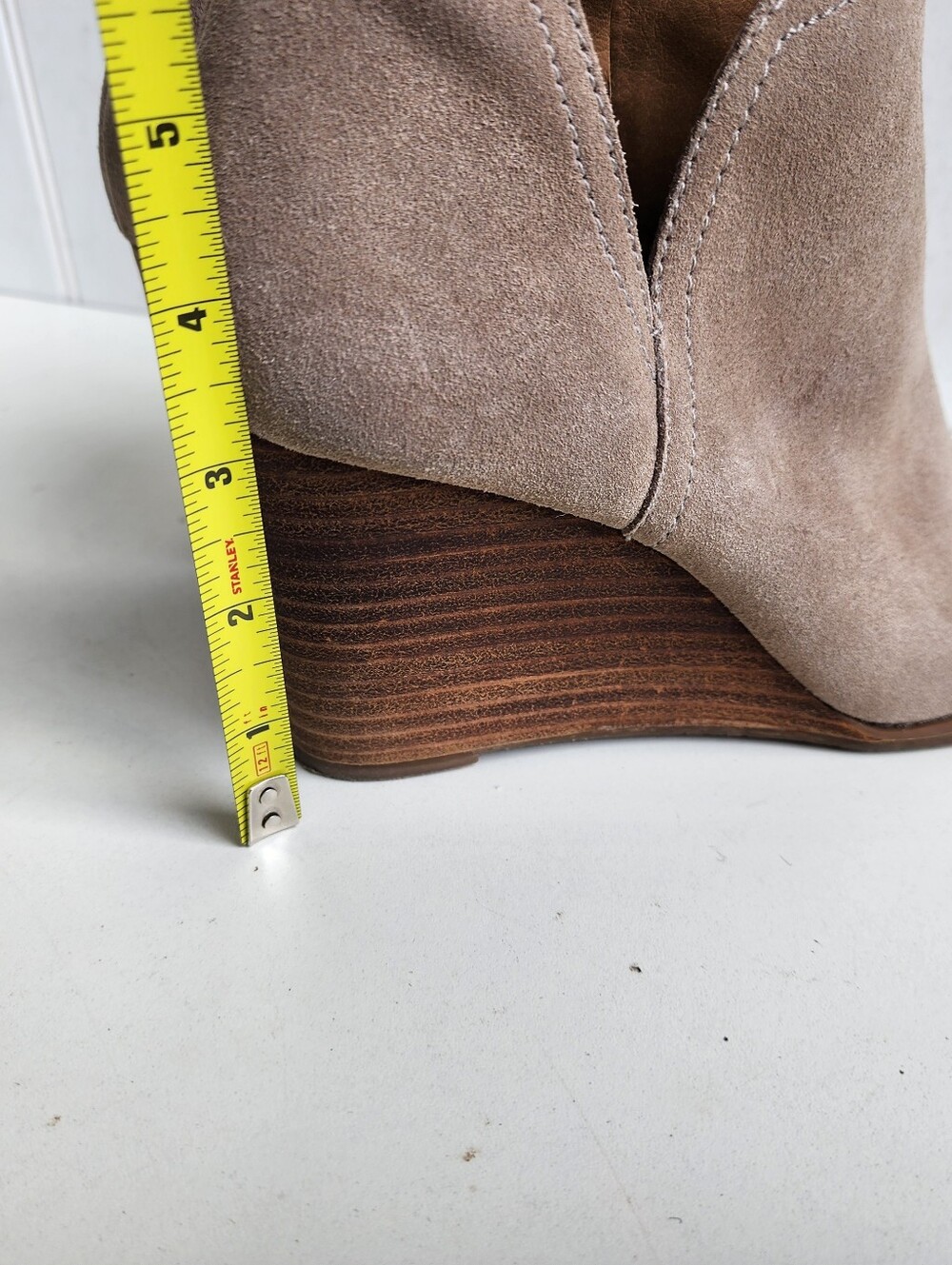 Lucky Brand Jezzah Peep Toe Suede Beige Tan Wedge Booties Ankle Boots Size 8 M - Picture 2 of 11